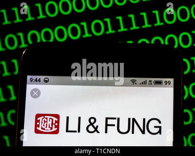 IIn questa foto illustrazione un Li & Fung visto il logo visualizzato su un telefono intelligente. Foto Stock