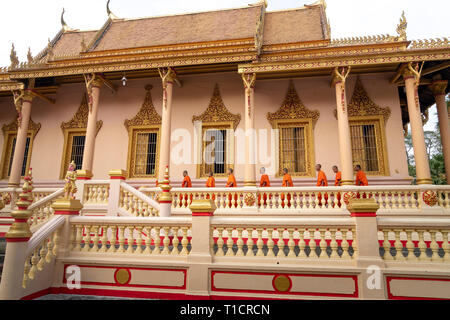 Kh'leang Pagoda è antica, Soc Trang provincia, Vietnam - Gennaio 26, 2019: l'attività quotidiana del Buddha monaci di Kh'leang Pagoda è antica nella Soc Tr Foto Stock