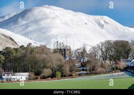 Villaggio Durisdeer e colline in inverno south lanarkshire, Scottish Borders, Scozia Foto Stock