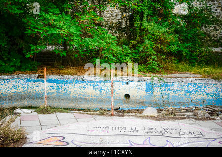 Berengaria Hotel e la circostante foresta di montagna - edificio abbandonato in Prodromos, Cipro Foto Stock