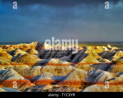 Tempesta oltre il Parco nazionale Badlands, South Dakota. Foto Stock