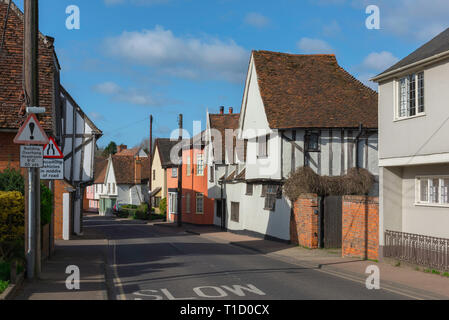 Bures Suffolk REGNO UNITO, vista lungo la High Street in bure villaggio sull'Essex Suffolk border, Babergh district, Suffolk, Regno Unito. Foto Stock