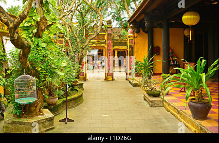 Hoi An, Vietnam - 22 dicembre 2017. I motivi della Quan Am Pagoda nel centro storico UNESCO di cui centrale città vietnamita di Hoi An Foto Stock