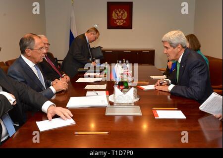 Stati Uniti Il segretario di Stato John Kerry incontra il ministro degli Esteri russo Sergey Lavrov ai margini della 69a sessione dell'Assemblea generale delle Nazioni Unite a Foto Stock