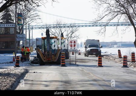 Gennaio 21 2019 Windsor Ontario Canada Strada chiusa Lavori pubblici civili di manutenzione stradale Foto Stock