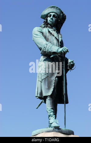 Re Karl XI di Svezia statua (fondatore della città) sulla Stortorget sull isola Trosso elencati di Patrimonio Mondiale dall Unesco in Karlskrona, Blekinge, Svezia. Maggio 23 Foto Stock