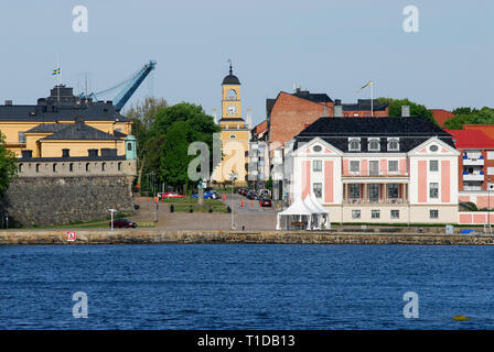 Bastion Aurora, Amiralitetsklockstapeln costruito nel 1699 a Amiralitetsparken (Admiralty Park), Länsresidenset (contea di edificio) e Kungsbro su Trosso ho Foto Stock