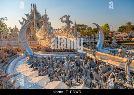 Tempio di bianco in Chiang Rai (Wat Rong Khun) Foto Stock