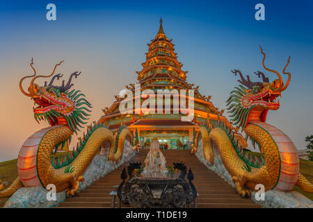 Wat Huay Pla Kang al tramonto (Chiang Rai) Foto Stock