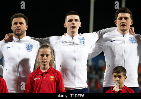 L'Inghilterra del Kyle Walker (sinistra), Declan riso, e Harry Maguire (destra) prima di kick-off durante UEFA EURO 2020 qualifica, Gruppo a corrispondere a Podgorica City Stadium. Foto Stock