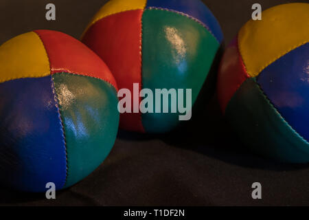 Colorato juggling balls, close-up Foto Stock
