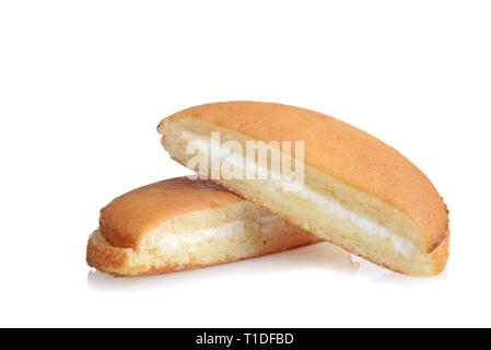 Due fette di vaniglia pan di spagna con ripieno di panna Foto Stock