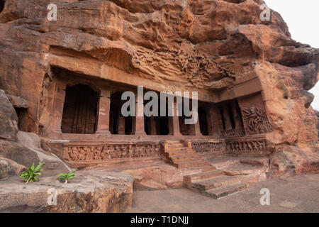 Grotta templi; Badami, Karnataka, India Foto Stock