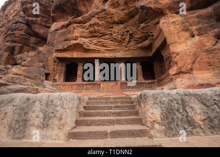 Grotta templi; Badami, Karnataka, India Foto Stock