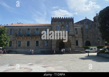 Facciata di stile medievale e Municipio di Noya. Natura, architettura, storia, street photography. Agosto 19, 2014. Noia, La Coruña, Galizia, Spagna. Foto Stock