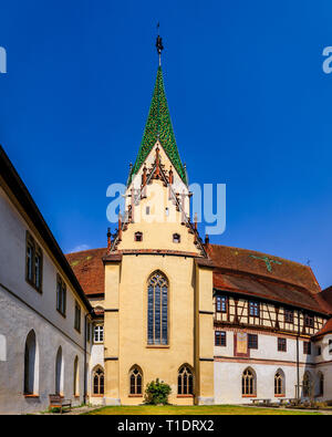 Blaubeuren, Germania - 24 Marzo 2019: il cortile interno del Blaubeuren Abbey (Kloster Blaubeuren) a Blaubeuren, Germania. Foto Stock