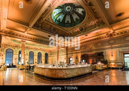 La società di 'Hamilton' celebra la loro apertura notturna al SHN Orpheum Theatre durante un dopo-party tenuto presso il recentemente rinnovato Hibernia National Bank building. Il 'e Peggy' azienda si trova in una nuova produzione di "Hamilton' dotate di: atmosfera dove: San Francisco, California, Stati Uniti quando: 21 Feb 2019 Credit: Drew Altizer/WENN.com Foto Stock