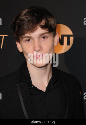 LOS ANGELES, CA - gennaio 11: attore Matt Lintz assiste la premiere di TNT 'L' Alienist on gennaio 11, 2018 a Paramount Studios di Los Angeles, California. Foto di Barry re/Alamy Stock Photo Foto Stock