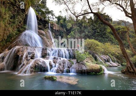 Iam Yem cascata. Questa è una bella cascata nel Moc Chau, figlio La provincia, Vietnam Foto Stock