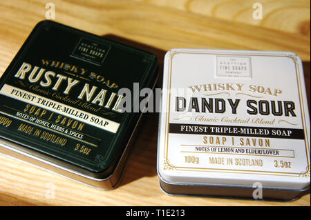 Dandy aspro e chiodo arrugginito. Whisky saponi di cocktail in un stagno. Scottish raffinati saponi. Foto Stock