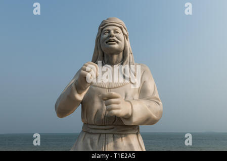 Arti marziali statua sul lungomare in Quy Nhon, Binh Dinh Provincia, Vietnam. Foto Stock