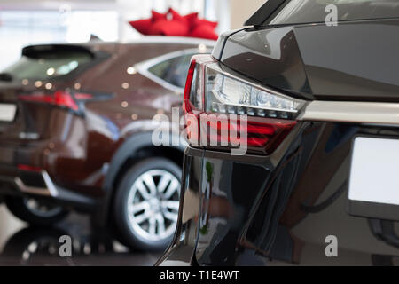 Russia, Izhevsk - 21 Aprile 2018:Showroom Lexus. Auto nuove presso il concessionario showroom. Veicoli di prestigio. Foto Stock