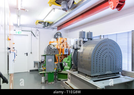 14 marzo 2019, della Renania settentrionale-Vestfalia, Düsseldorf: la sala macchine della ThyssenKrupp ascensori nel Dreischeibenhaus. Foto: Marcel Kusch/dpa Foto Stock