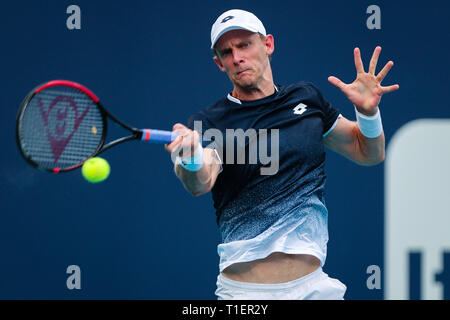 Giardini di Miami, Florida, Stati Uniti d'America. 26 Mar, 2019. Kevin Anderson, del Sud Africa, sconfigge la Giordania Thompson, dell'Australia, durante un quarto round in abbinamento al 2019 Miami Open presentato da Itau professional tennis tournament, giocato all'Hardrock Stadium di Miami, Florida, Stati Uniti d'America. Anderson 7-5, 7-5. Mario Houben/CSM/Alamy Live News Foto Stock