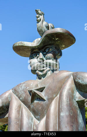 Miami Beach Florida,Bass Museum of Art,scultura,esterno,fronte,ingresso,Carlos Luna,Cuban,artista,War giro,War Hero,2005,bronzo,doppio lato f Foto Stock