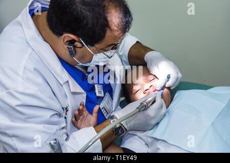 Miami Florida,Liberty City,Jessie Trice Health Center,salute orale,fiera,assistenza gratuita,esame,volontari volontari volontari volontari lavoratori del lavoro,lavorare a. Foto Stock