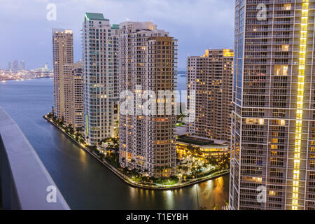 Miami Florida, Brickell Key, vista da Epic, hotel, edifici, skyline della città, condomini, grattacieli, grattacieli alti grattacieli costruire edifici ci Foto Stock