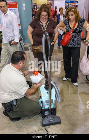 Miami Beach Florida, Miami Beach Convention Center, Spring Home Design e spettacolo di ristrutturazione, espositore, shopping shopper shopping negozi mercati di mercato Foto Stock