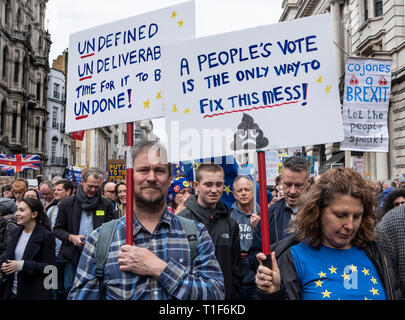 Un milione di persone hanno marciato attraverso Londra sui popoli votazione anti-Brexit protesta 23 Marzo 2019 Foto Stock