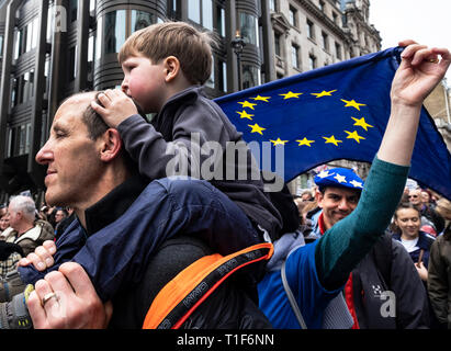 Un milione di persone hanno marciato attraverso Londra sui popoli votazione anti-Brexit protesta 23 Marzo 2019 Foto Stock