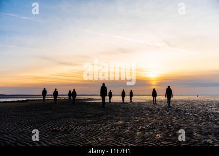 Un altro posto di Antony Gormley a Crosby Beach, Liverpool Foto Stock