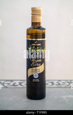 Vergine olio extra vergine di oliva Foto Stock