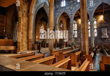 SHEFFIELD, Inghilterra - 7 Maggio 2009: Gli interni della navata centrale della Chiesa Cattedrale di San Pietro e di San Paolo (Sheffield Cathedral). Sheffield. Engla Foto Stock