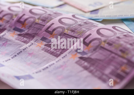 Close-up houndred cinque banconote Denaro e valuta Foto Stock