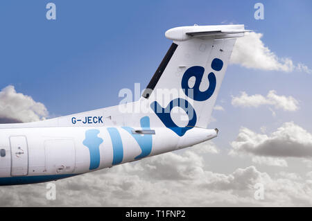 Aeroporto di Manchester, Regno Unito - 30 Aprile 2016: Flybe G-Bruno De Havilland Canada DHC-8-402Q Dash 8 - cn 4113 momenti dopo l'arrivo. Foto Stock