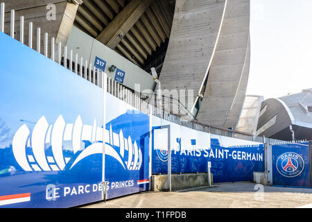Il Parc des Princes Stadium, stadio di casa del Paris Saint Germain (PSG) football club di Parigi, Francia. Foto Stock