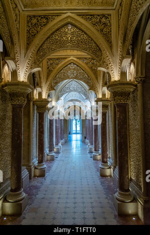 Corridoio nel Palacio de Monserrate (Monserrate Palace), è uno dei più belli e visivamente impressionante palazzi di Sintra, Portogallo Foto Stock