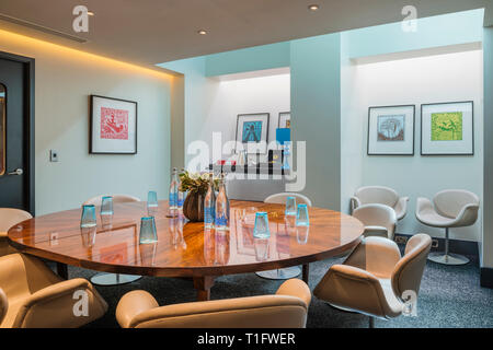 'Dining tabella nella libreria di The Zetter Hotel a Londra, Inghilterra Foto Stock