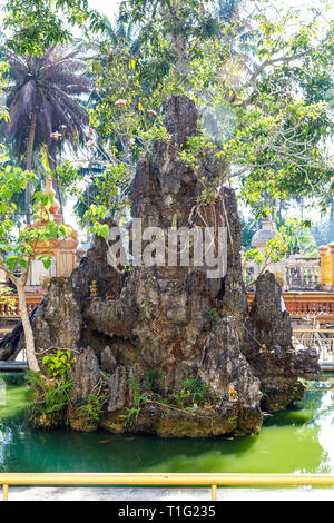 MY THO, VIETNAM - Febbraio 24, 2018: Scultura nel Tempio del Buddha Garden in My Tho, Vietnam Foto Stock