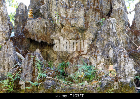 MY THO, VIETNAM - Febbraio 24, 2018: Scultura nel Tempio del Buddha Garden in My Tho, Vietnam Foto Stock