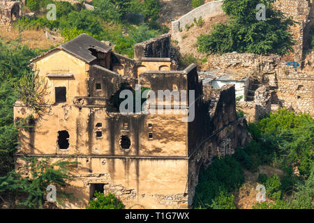 Resti di antiche costruzioni di Jaipur Foto Stock