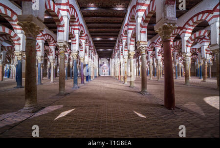 Cordoba, Spagna - 2018, Settembre 8th: Grande moschea di Cordova modello in scala in ambienti chiusi. Torre di Calahorra Museum, Cordoba, Spagna. Aspetto originale. Mirhab Foto Stock