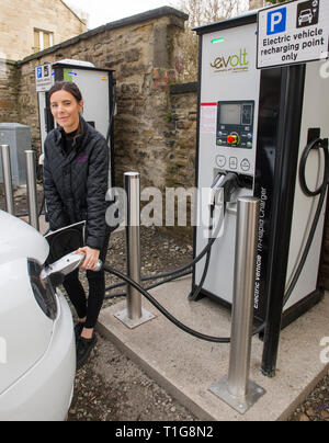 Taxi elettrico stazione di carica, il centro di Edimburgo. Foto Stock