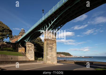 Un'immagine di Scarborough Spa Bridge. Il ponte aperto il 19 luglio 1827, e la folla accorrevano a vedere un allenatore di posta e cavalli galoppo a piena velocità attraverso i Foto Stock