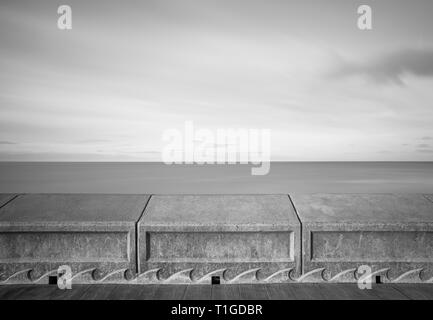 La vista da Marina Drive promenade a Scarborough. Foto Stock