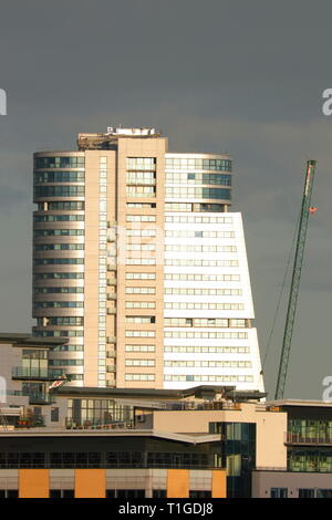 Bridgewater posto a Leeds, con il sole che riflette la sua superficie. Bridgewater Place è attualmente Leeds edificio più alto e stand 110m di altezza. Foto Stock